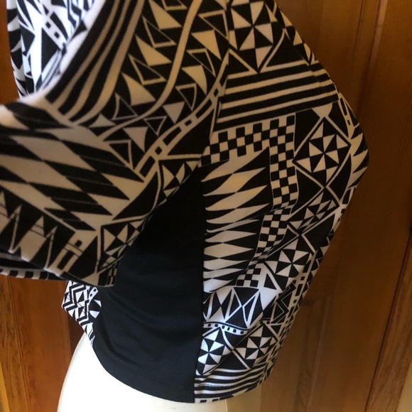 Plus size Crop - Picture 2 of 3